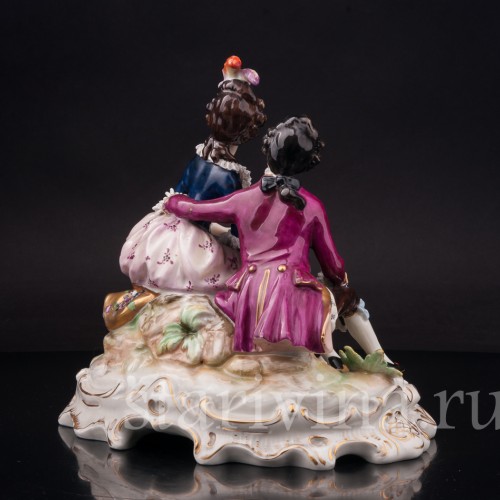 Фарфоровая статуэтка Романтическое свидание, кружевная  Volkstedt, Германия, нач. 20 в.
