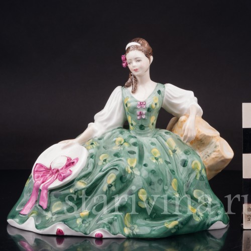 Фарфоровая фигурка Элиза, девушка со шляпой в зеленом платье, Royal Doulton, Великобритания, 1971 г.