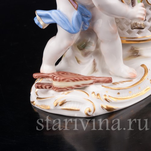 Фарфоровая статуэтка Аллегория воздуха, путти, выпускающий птиц Meissen, Германия, 1951 г.