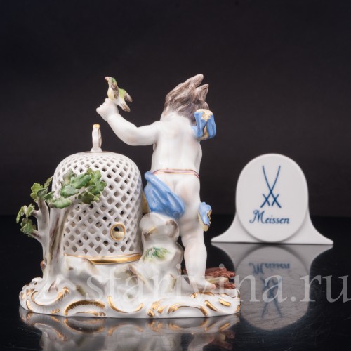 Фарфоровая статуэтка Аллегория воздуха, путти, выпускающий птиц Meissen, Германия, 1951 г.