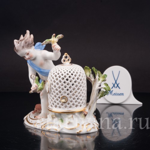Фарфоровая статуэтка Аллегория воздуха, путти, выпускающий птиц Meissen, Германия, 1951 г.
