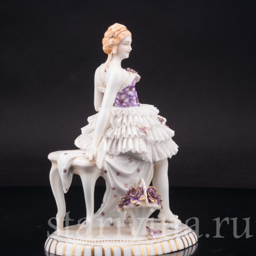 Фарфоровая статуэтка Девушка с веером и букетом цветов, кружевная, E. A. Muller, Германия, нач. 20 в.