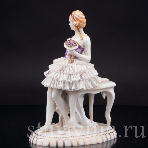 Фарфоровая статуэтка Девушка с веером и букетом цветов, кружевная, E. A. Muller, Германия, нач. 20 в.