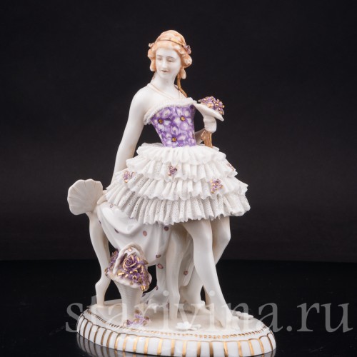 Фарфоровая статуэтка Девушка с веером и букетом цветов, кружевная, E. A. Muller, Германия, нач. 20 в.