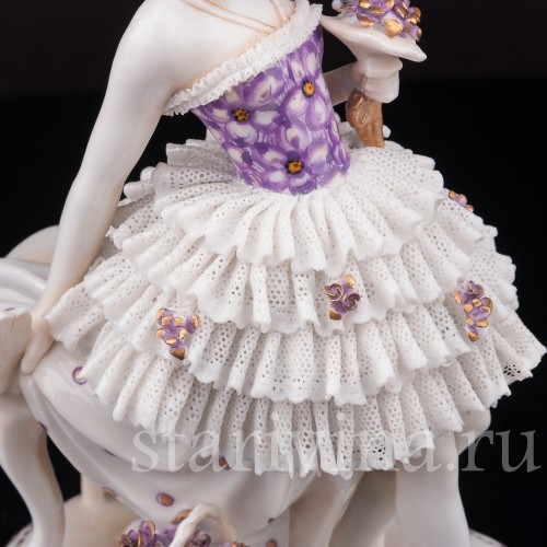 Фарфоровая статуэтка Девушка с веером и букетом цветов, кружевная, E. A. Muller, Германия, нач. 20 в.