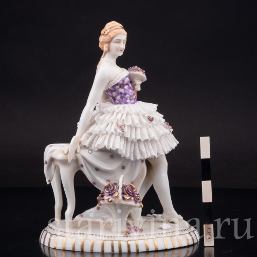 Фарфоровая статуэтка Девушка с веером и букетом цветов, кружевная, E. A. Muller, Германия, нач. 20 в.