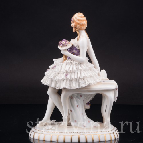 Фарфоровая статуэтка Девушка с веером и букетом цветов, кружевная, E. A. Muller, Германия, нач. 20 в.