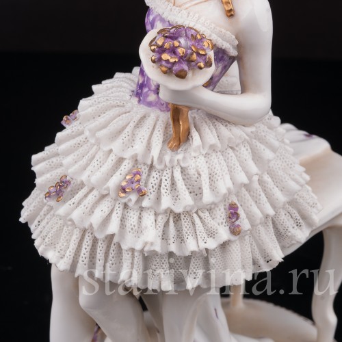 Фарфоровая статуэтка Девушка с веером и букетом цветов, кружевная, E. A. Muller, Германия, нач. 20 в.