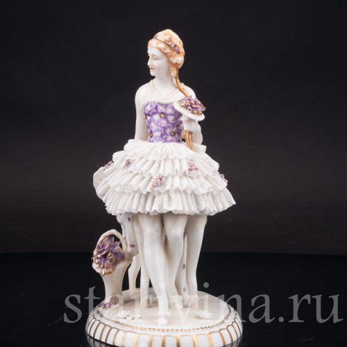 Фарфоровая статуэтка Девушка с веером и букетом цветов, кружевная, E. A. Muller, Германия, нач. 20 в.