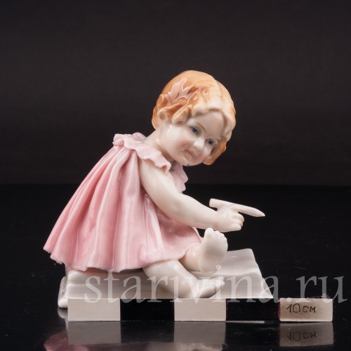 Фигурка из фарфора Девочка с карандашом на книжке Karl Ens, Германия, 1920-30 гг.