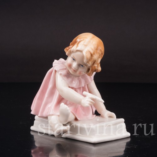 Фигурка из фарфора Девочка с карандашом на книжке Karl Ens, Германия, 1920-30 гг.