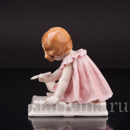 Фигурка из фарфора Девочка с карандашом на книжке Karl Ens, Германия, 1920-30 гг.