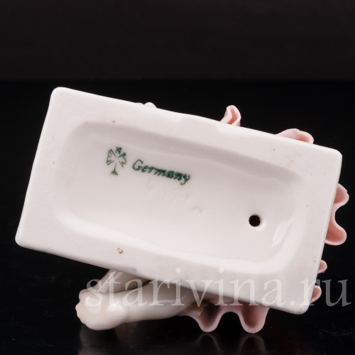 Фигурка из фарфора Девочка с карандашом на книжке Karl Ens, Германия, 1920-30 гг.