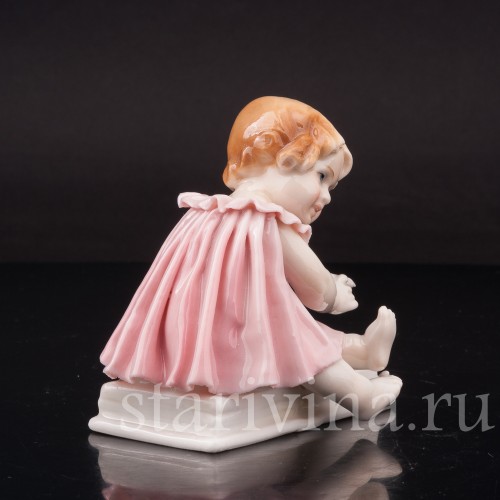 Фигурка из фарфора Девочка с карандашом на книжке Karl Ens, Германия, 1920-30 гг.