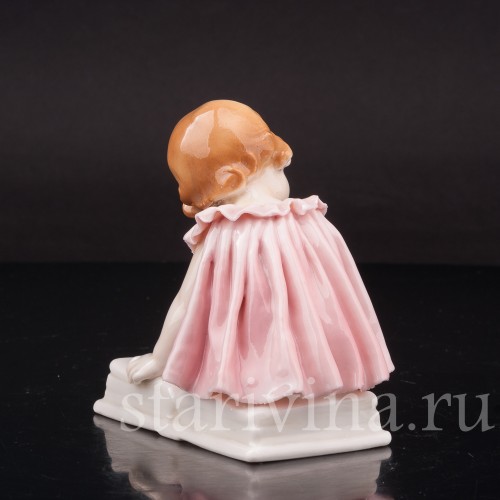 Фигурка из фарфора Девочка с карандашом на книжке Karl Ens, Германия, 1920-30 гг.