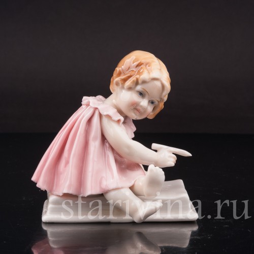 Фигурка из фарфора Девочка с карандашом на книжке Karl Ens, Германия, 1920-30 гг.