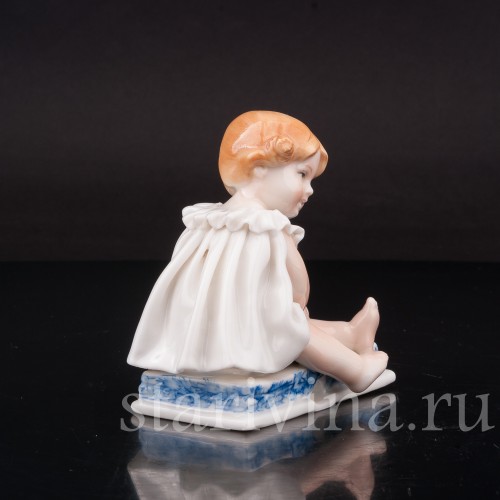 Фарфоровая фигурка Девочка на книжке, Karl Ens, Германия, 1920-30 гг.
