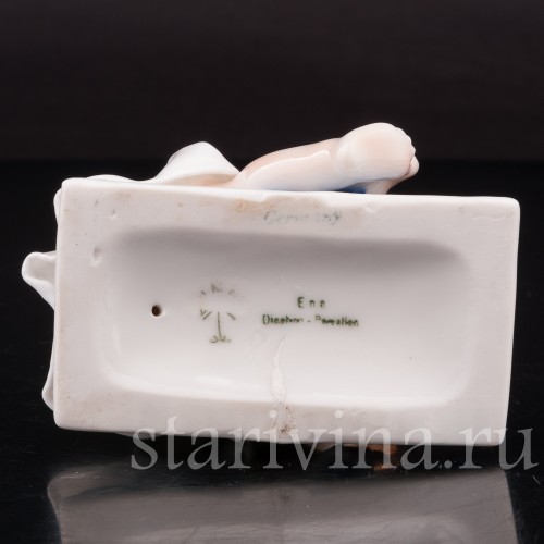 Фарфоровая фигурка Девочка на книжке, Karl Ens, Германия, 1920-30 гг.