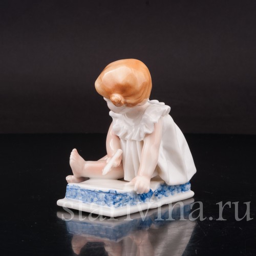 Фарфоровая фигурка Девочка на книжке, Karl Ens, Германия, 1920-30 гг.