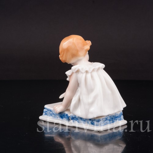 Фарфоровая фигурка Девочка на книжке, Karl Ens, Германия, 1920-30 гг.