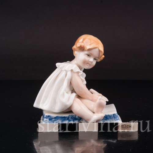 Фарфоровая фигурка Девочка на книжке, Karl Ens, Германия, 1920-30 гг.