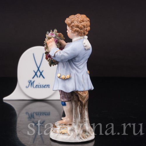 Фигурка из фарфора Мальчик с венком Meissen, Германия, сер. 19 - нач. 20 вв.
