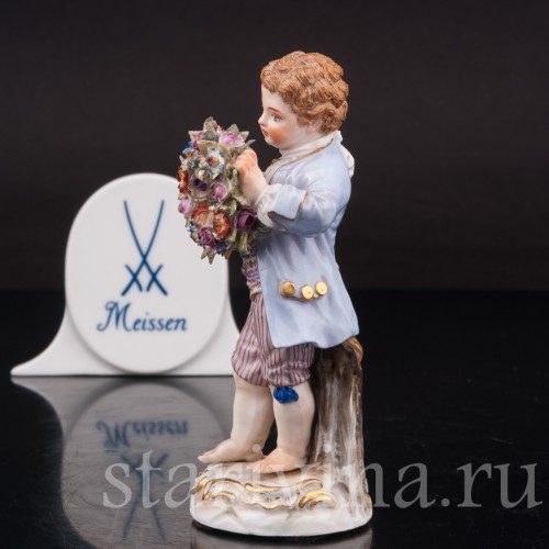 Фигурка из фарфора Мальчик с венком Meissen, Германия, сер. 19 - нач. 20 вв.