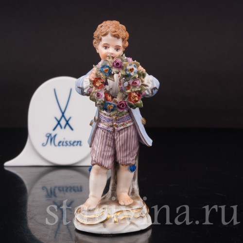 Фигурка из фарфора Мальчик с венком Meissen, Германия, сер. 19 - нач. 20 вв.