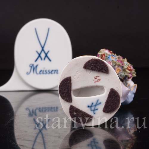 Фигурка из фарфора Мальчик с венком Meissen, Германия, сер. 19 - нач. 20 вв.