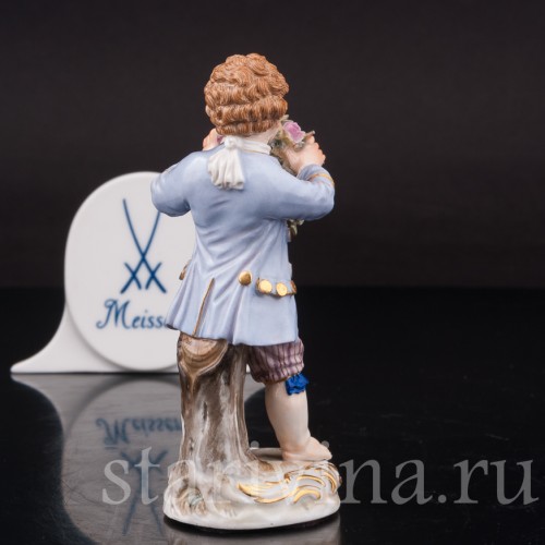 Фигурка из фарфора Мальчик с венком Meissen, Германия, сер. 19 - нач. 20 вв.