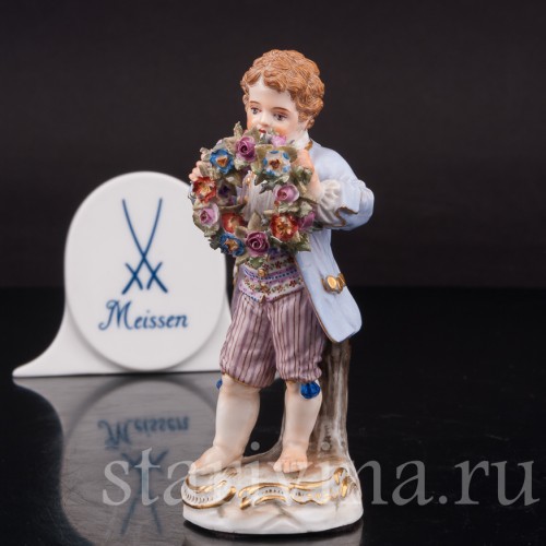 Фигурка из фарфора Мальчик с венком Meissen, Германия, сер. 19 - нач. 20 вв.