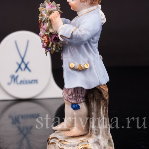 Фигурка из фарфора Мальчик с венком Meissen, Германия, сер. 19 - нач. 20 вв.