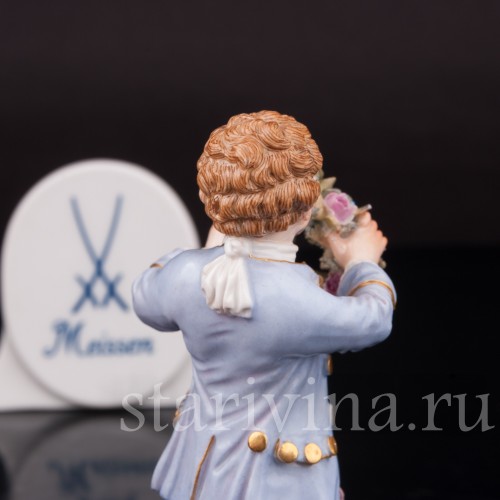 Фигурка из фарфора Мальчик с венком Meissen, Германия, сер. 19 - нач. 20 вв.