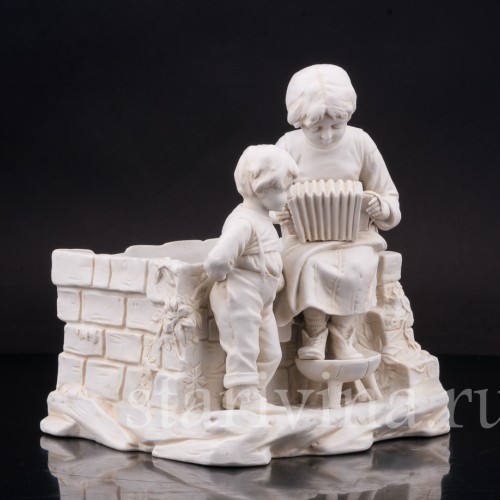 Фарфоровая статуэтка "Поиграй мне на гармошке!", Volkstedt, Германия, кон. 19 - нач. 20 вв.