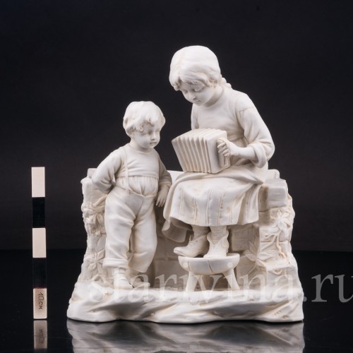 Фарфоровая статуэтка "Поиграй мне на гармошке!", Volkstedt, Германия, кон. 19 - нач. 20 вв.