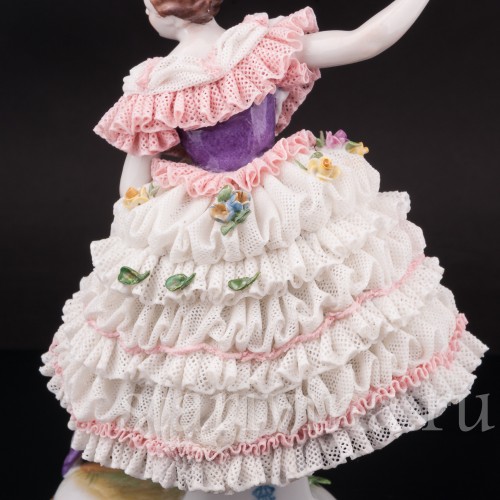 Фарфоровая статуэтка балерины Фанни Эльслер с веером, кружевная, Volkstedt, Германия, вт. пол. 20 в.