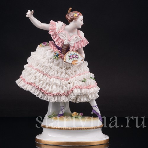 Фарфоровая статуэтка балерины Фанни Эльслер с веером, кружевная, Volkstedt, Германия, вт. пол. 20 в.
