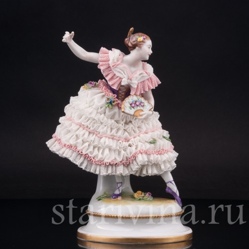 Фарфоровая статуэтка балерины Фанни Эльслер с веером, кружевная, Volkstedt, Германия, вт. пол. 20 в.