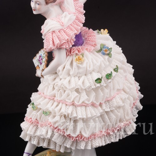 Фарфоровая статуэтка балерины Фанни Эльслер с веером, кружевная, Volkstedt, Германия, вт. пол. 20 в.