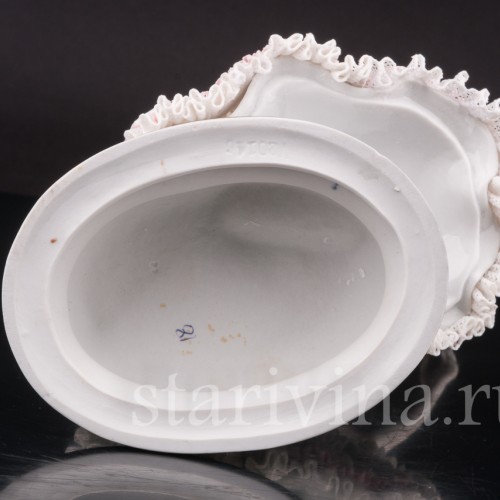 Фарфоровая статуэтка балерины Фанни Эльслер с веером, кружевная, Volkstedt, Германия, вт. пол. 20 в.