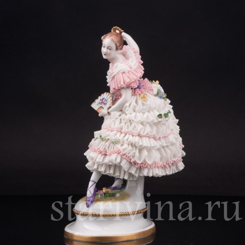 Фарфоровая статуэтка балерины Фанни Эльслер с веером, кружевная, Volkstedt, Германия, вт. пол. 20 в.