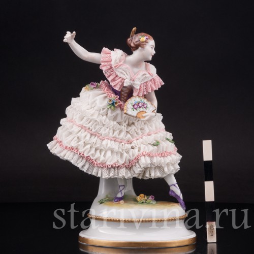 Фарфоровая статуэтка балерины Фанни Эльслер с веером, кружевная, Volkstedt, Германия, вт. пол. 20 в.
