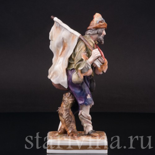 Статуэтка из фарфора Нищий с флагом, Дрезден, Германия, нач. 20 в.