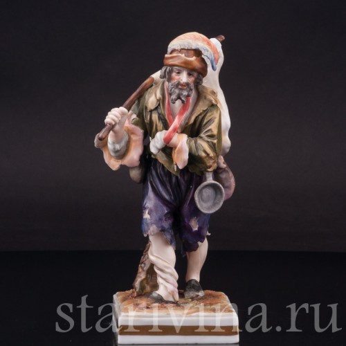 Статуэтка из фарфора Нищий с флагом, Дрезден, Германия, нач. 20 в.