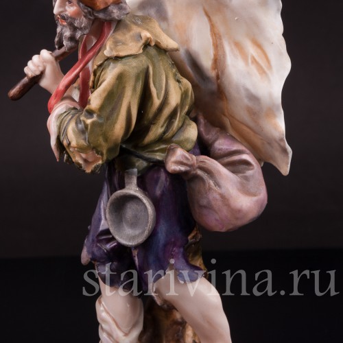 Статуэтка из фарфора Нищий с флагом, Дрезден, Германия, нач. 20 в.