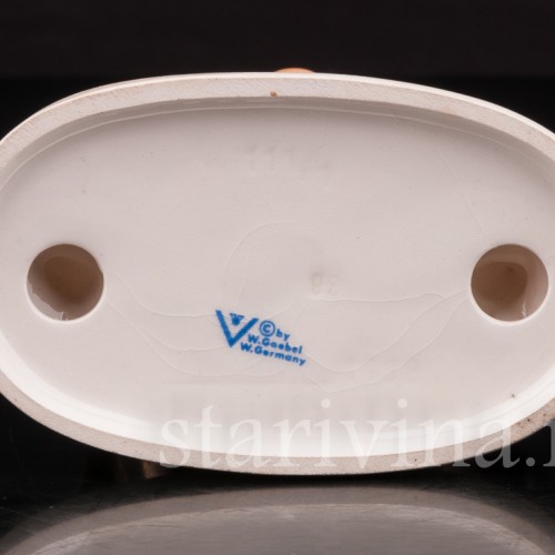 Фигурка из фарфора Мальчик с птичкой Goebel, Германия, 1964-72 гг.