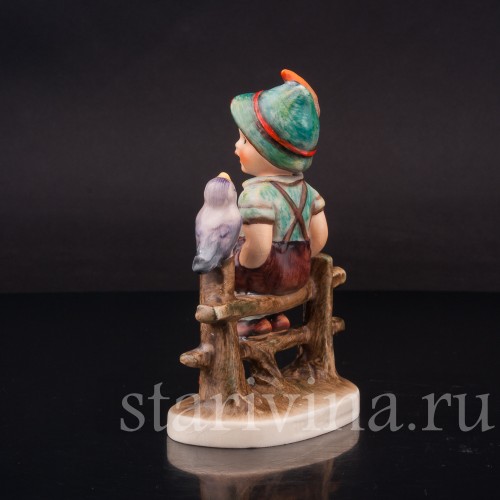 Фигурка из фарфора Мальчик с птичкой Goebel, Германия, 1964-72 гг.