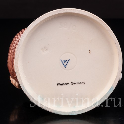 Фарфоровая фигурка Мальчик с кроликами, Goebel, Германия, 1958 год.