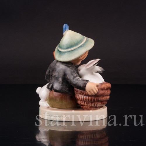 Фарфоровая фигурка Мальчик с кроликами, Goebel, Германия, 1958 год.