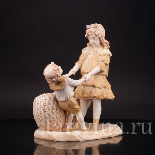 Фарфоровая статуэтка Детство, Ernst Wahliss, Австрия, 1900 гг.